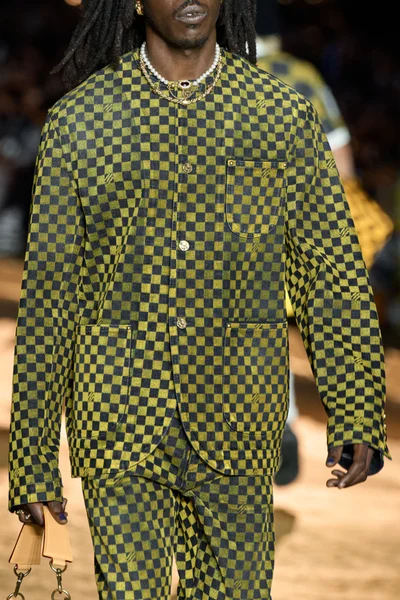 Look 77